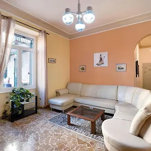 casa-amira.hotelitalianriviera.com/